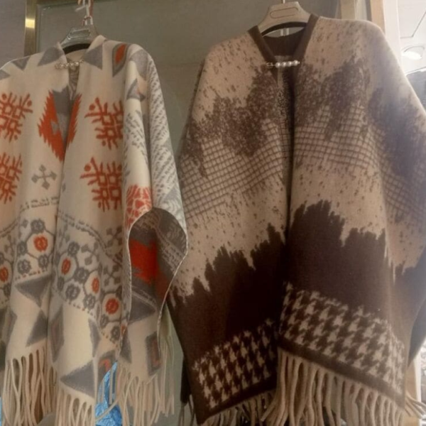 Poncho Élégance Hiver – Motifs Géométriques & Dégradé Chic